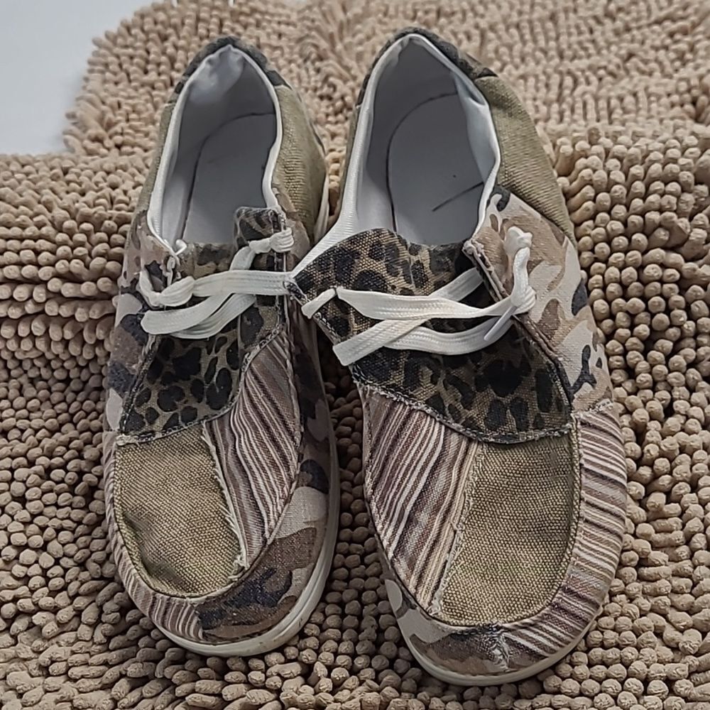 Mixed batch of designs, distressed fabric, animal print, canvas